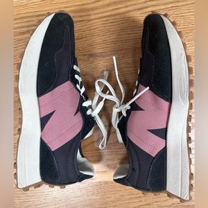 New Balance 327 Sneakers